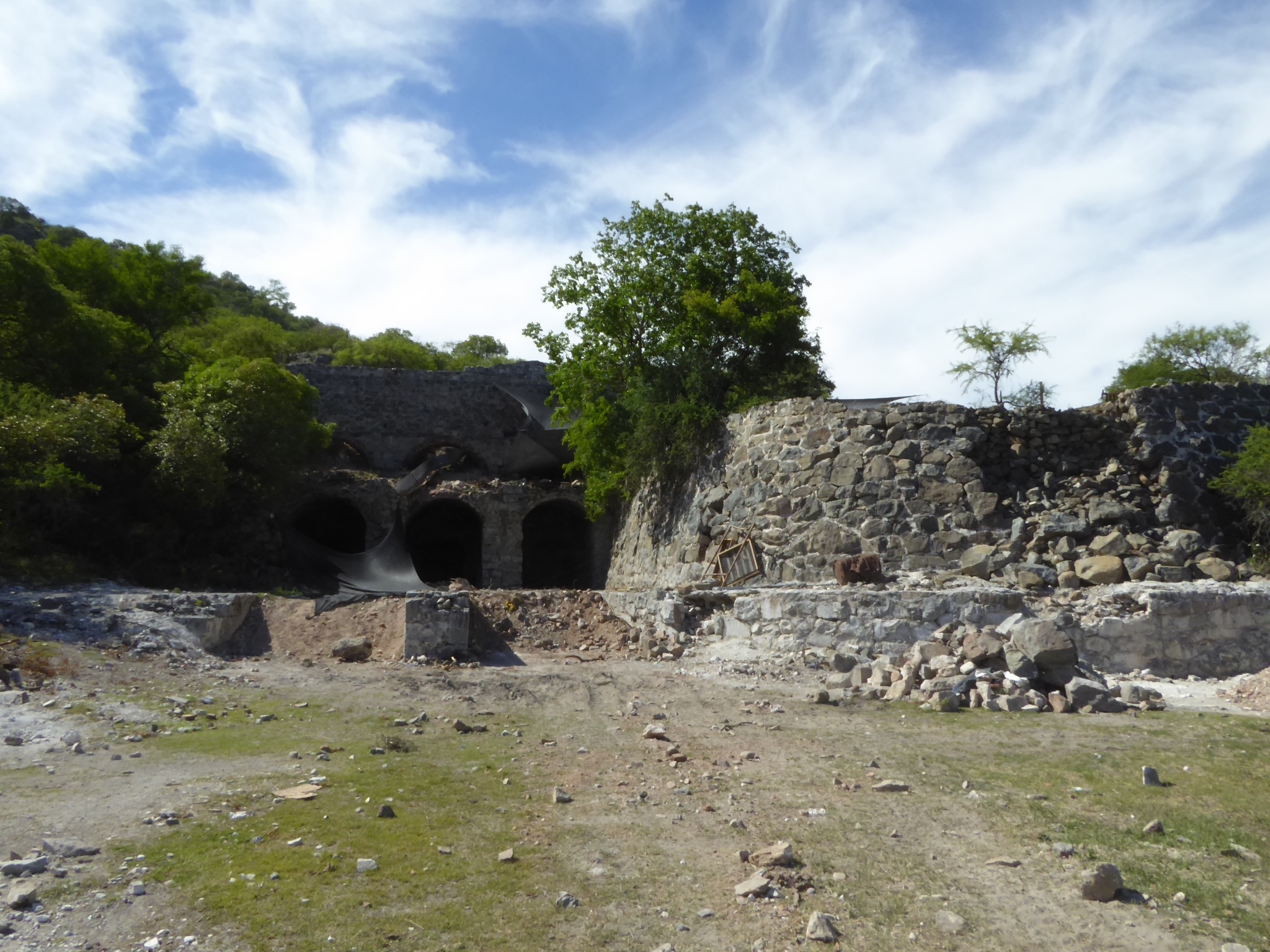 Hornos de cal de la estancia La Ochoa, predio del ex CCD La Perla, Córdoba, 2014. Archivo EAAF.