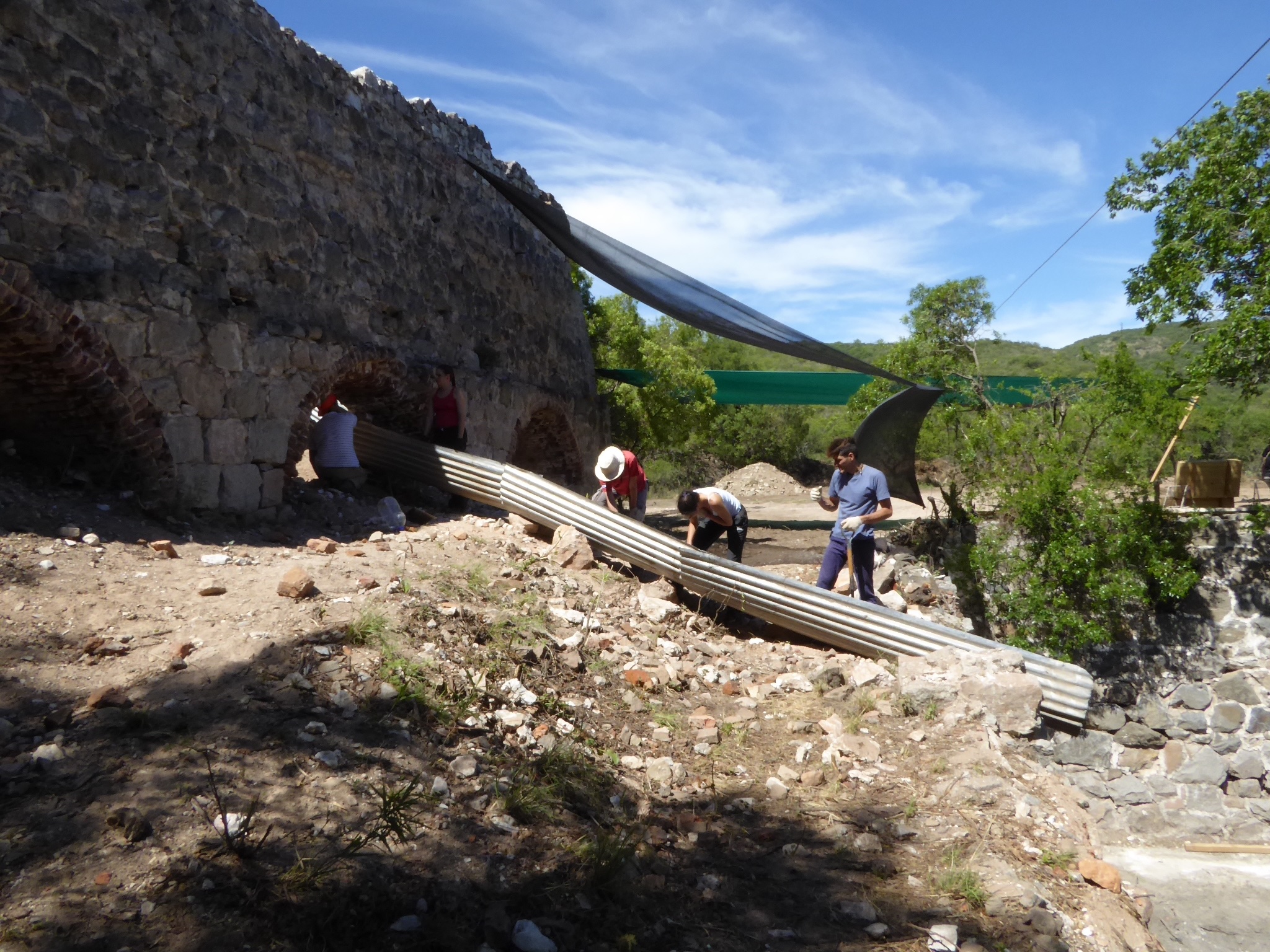 Hornos de cal de la estancia La Ochoa, predio del ex CCD La Perla, Córdoba, 2014. Archivo EAAF.