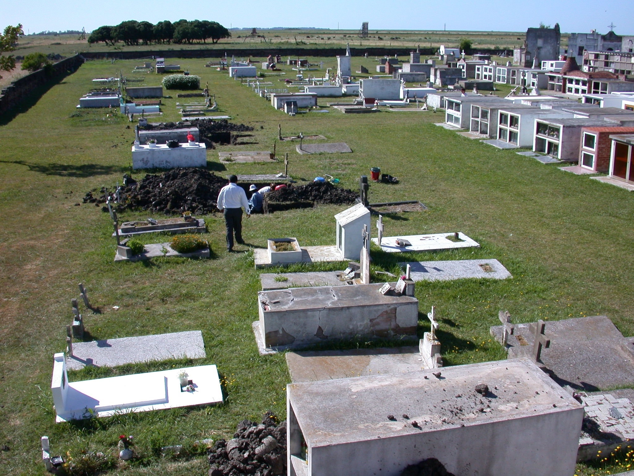 Cementerio de General Lavalle, General Lavalle, Buenos Aires, 2004. Archivo EAAF. Cementerio de General Lavalle, General Lavalle, Buenos Aires, 2004. Archivo EAAF.
