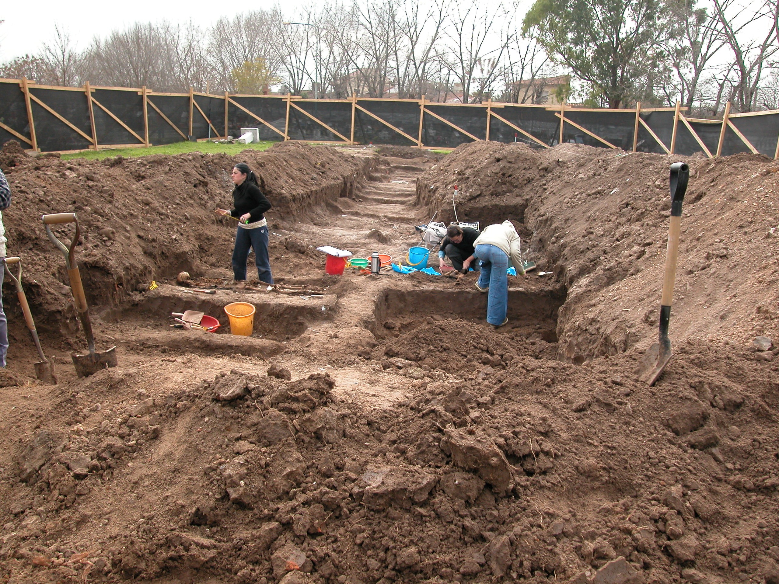 Cementerio de Ezpeleta, provincia de Buenos Aires, 2005. Archivo EAAF. Cementerio de Ezpeleta, provincia de Buenos Aires, 2005. Archivo EAAF.