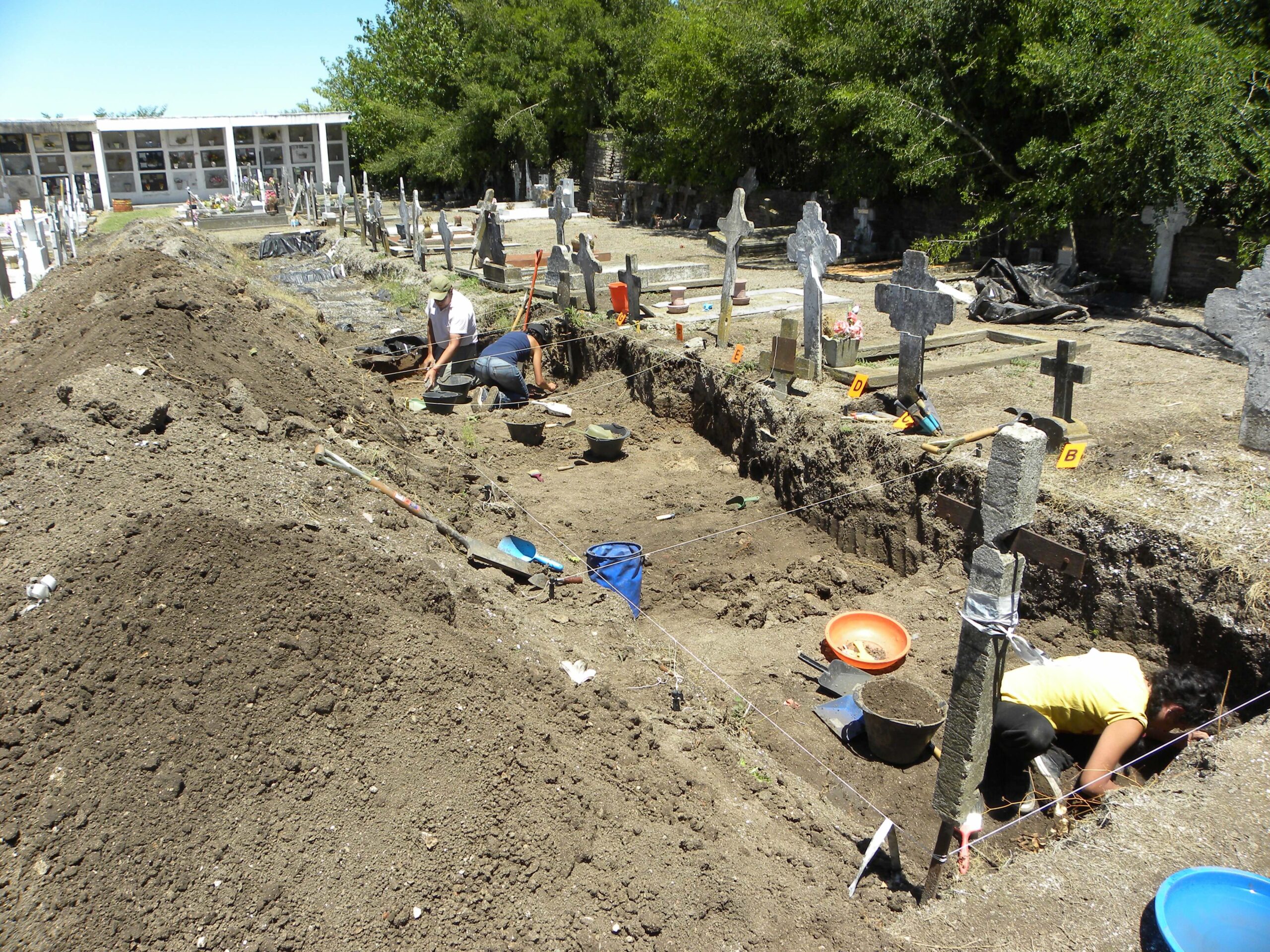 Cementerio de Magdalena, provincia de Buenos Aires, 2011. Archivo EAAF. Cementerio de Magdalena, provincia de Buenos Aires, 2011. Archivo EAAF.